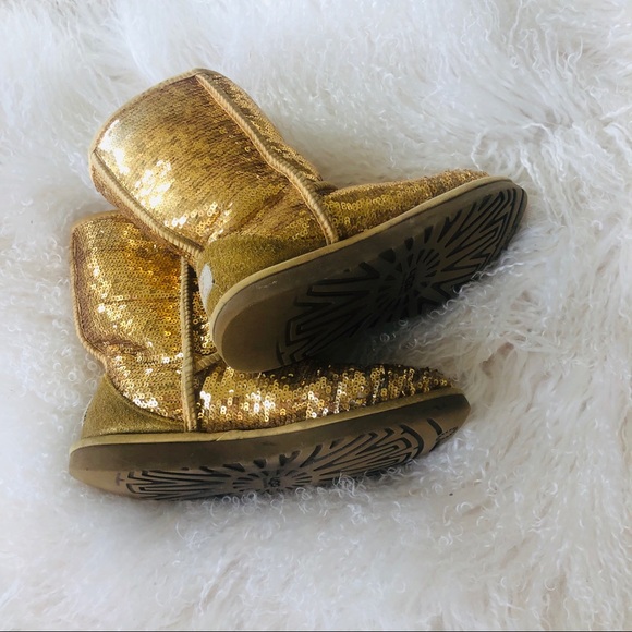 Gold Sparkly Uggs Sequins sz 8 FINAL PRICE!!! MOVING MUST GO SALE!! - Picture 6 of 7
